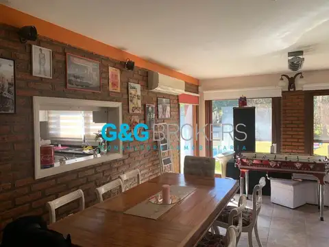 Casa 6 ambientes con 4 baños