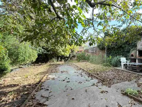 VENTA CASA 4 DORMITORIOS CON JARDIN BELLA VISTA