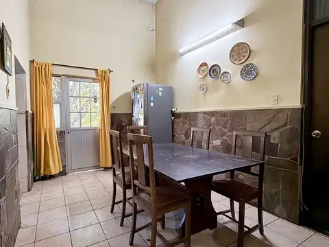 Casa 5 ambientes con 2 baños