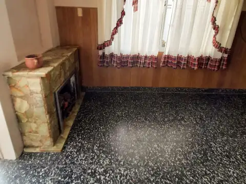 Depto Tipo Casa en Venta 40 años