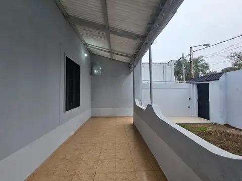 Casa en Alquiler en Villa Ballester, $ 700.000