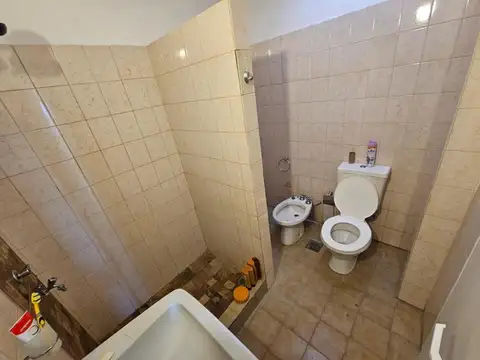 CASA EN VENTA- 2 HOGARES EN 1