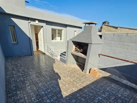 CASA EN VENTA- 2 HOGARES EN 1