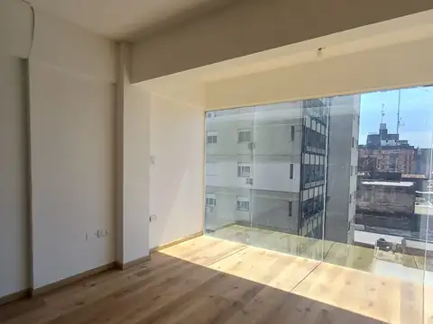 Alquiler Oficina pleno centro: Recep+ 2 box + baño