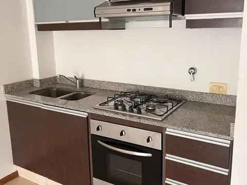 Departamento en Alquiler en Monte Castro, $ 460.000