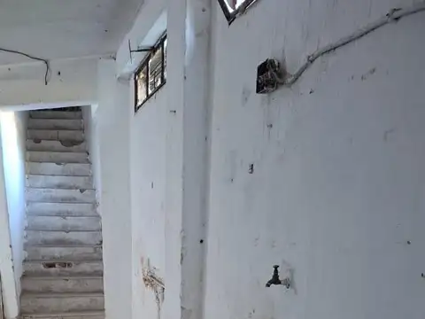 Alquilo galpón planta alta