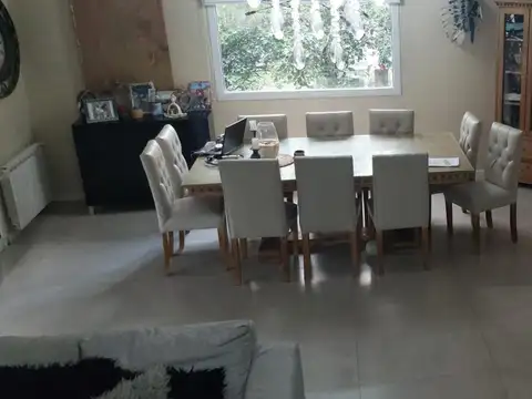 Casa 6 ambientes con 4 baños