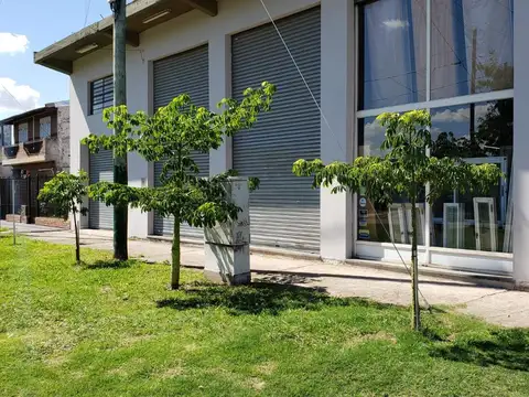Imponente local en esquina 350 m2 c/doble altura, San José!