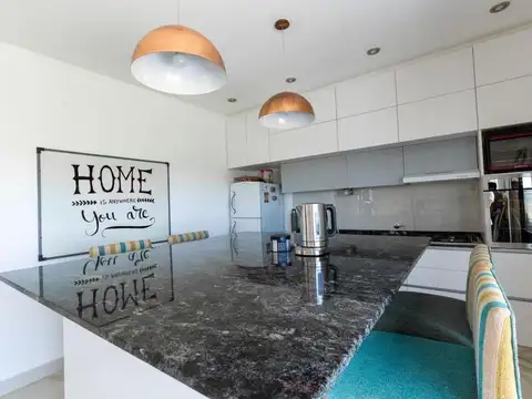 Casa en Venta con 5 cocheras