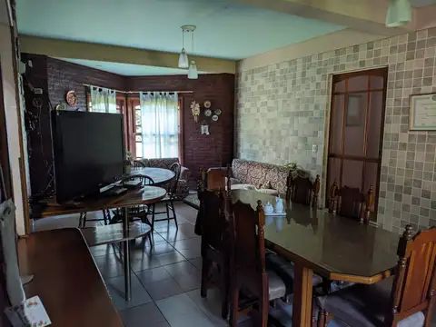 Casa 5 ambientes con 4 baños
