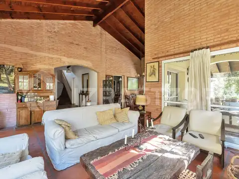 Casa en Venta con 5 cocheras