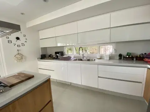 Casa 5 ambientes con 3 baños