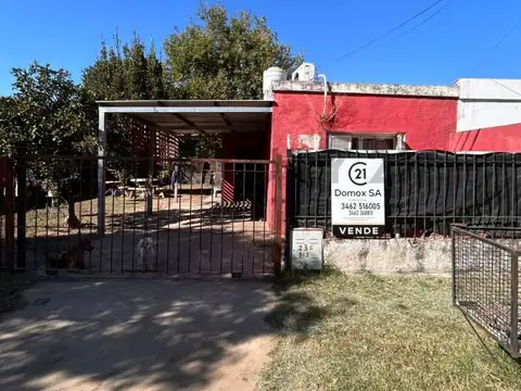 Oportunidad de inversión en Villa Cañás – Casa sobre amplio terreno
