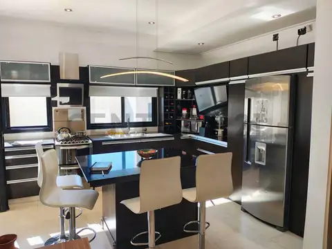 Casa y Terreno en venta en Etcheverry