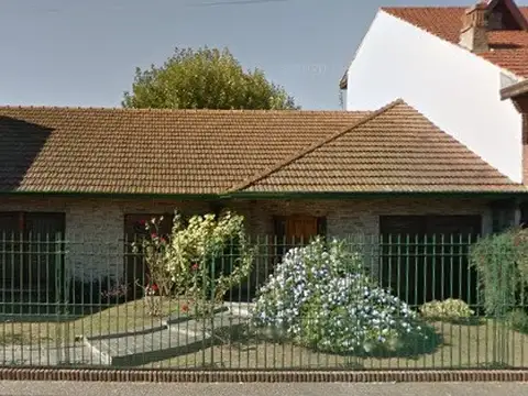 ALQUILER  CHALET EN DOS TERRENOS QUILMES OESTE