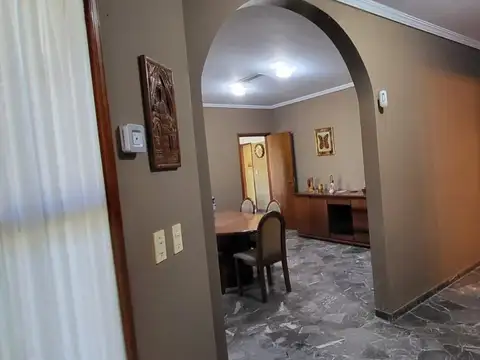 Casa 5 ambientes con 3 baños