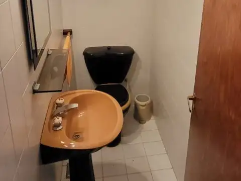 Casa en Alquiler con 4 cocheras