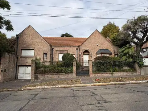Importante Chalet en Alquiler de 4 Ambientes en Quilmes Centro