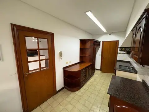 Importante Chalet en Alquiler de 4 Ambientes en Quilmes Centro