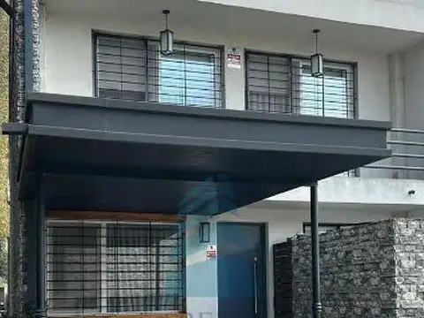 DUPLEX EN TRES ROBLES
