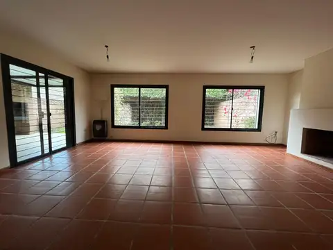 Casa 4 ambientes con 3 baños
