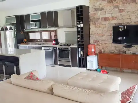 Casa en Alquiler Temporal con 3 cocheras