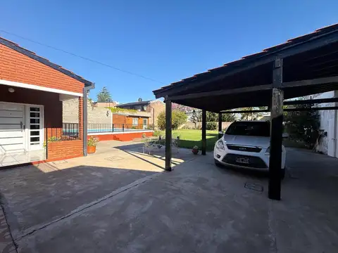 Casa en Venta con 2 cocheras