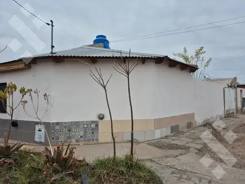 Casa 5 ambientes con 1 baño