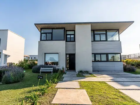 VENTA HERMOSA CASA CON PILETA GREENVILLE HUDSON