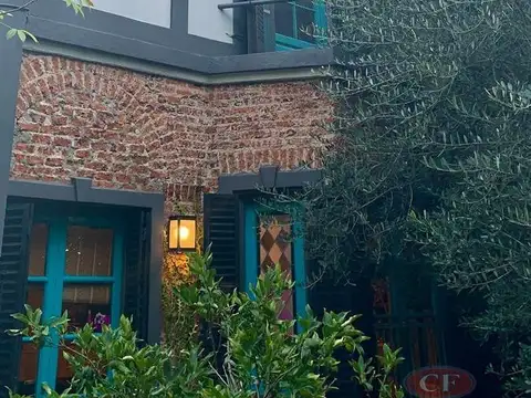 Casa 7 ambientes con 2 baños