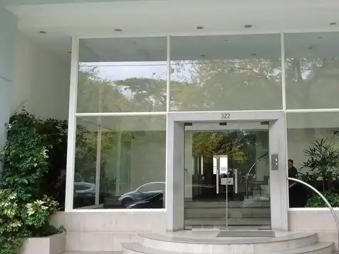 DEPARTAMENTO DE 4 AMBIENTES CON COCHERA CUBIERTA, EN EL EDIFICIO MAS BUSCADO DE FLORESTA, FRENTE A PLAZA VELEZ SARFIELD.