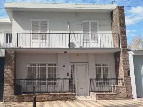 CASA Y DEPARTAMENTO, DORREGO GUAYMALLEN  400m2