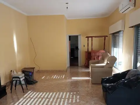 Casa en Alquiler con 1 cochera