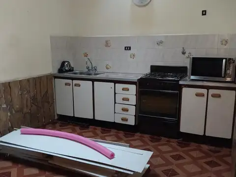 Casa de cuatro ambientes en alquiler en San Justo