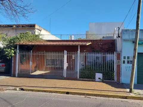 Casa de cuatro ambientes en alquiler en San Justo