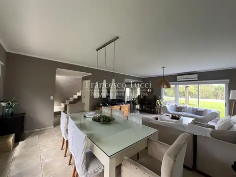 Casa en Venta con 4 cocheras