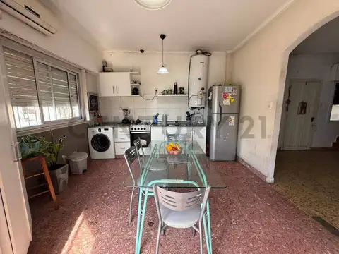 Bouchard 1200, Piso 1