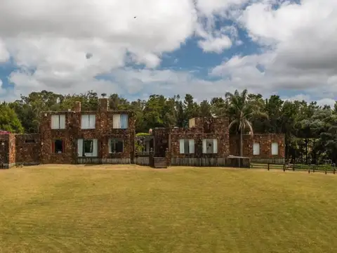 VENTA CHACRA 5 HAS 8 DORM EN SUITE, PISCINA ZNA CNO MAGDALEN