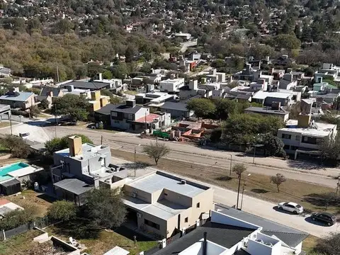 MAGNÍFICA PROPIEDAD DE 3 DOR, C/PISCINA Y GAS NATURAL. B° EL DORADO 2. SAN ANTONIO DE ARREDONDO