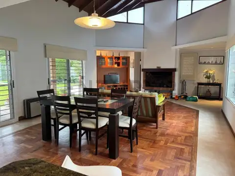 Casa 5 ambientes con 2 baños