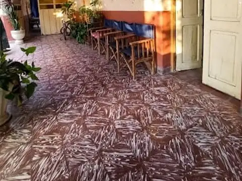 SE VENDE CASA CÉNTRICA, 7 AMBIENTES EN CATAMARCA