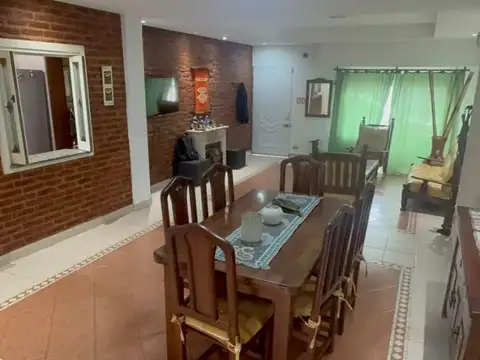 Casa 5 ambientes con 3 baños