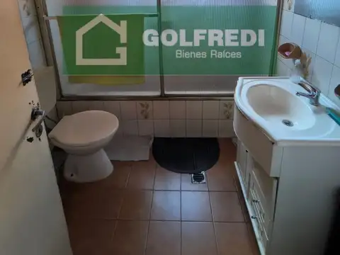 Casa en Alquiler con 3 cocheras