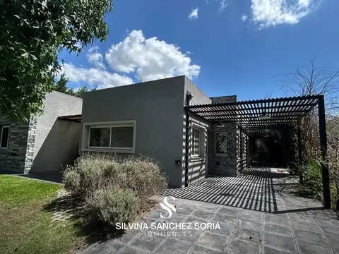 VENTA CASA 4 AMBIENTES EN BARRIO PRIVADO CARDALES VILLAGE