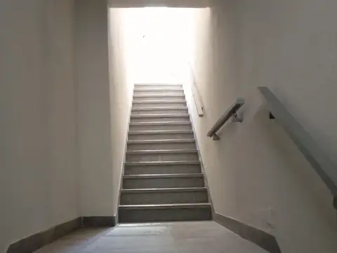 PH 3 amb con patio,1er piso por escalera. Reciclado a nuevo. A metros del Paseo de la Costa y Av Libertador.