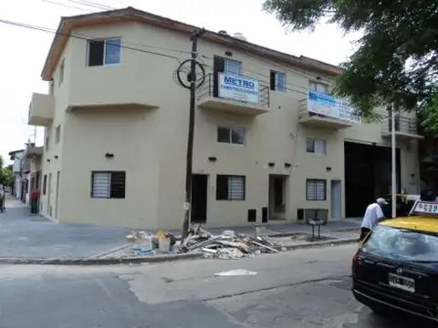 EN VENTA CASEROS DEPTO EN PB AL FRENTE. (TAMBIEN ALQUILA)