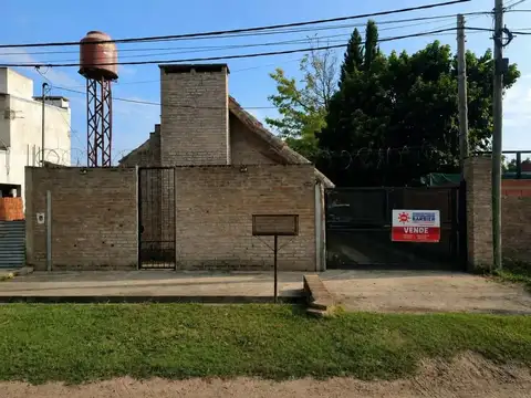 CASA  EN VENTA - PRESIDENTE PERON 2830