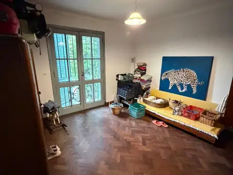 Casa 6 ambientes con 2 baños