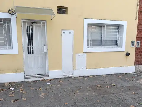 SAENZ PEÑA 2 AMBIENTES CON PATIO  sin expensas