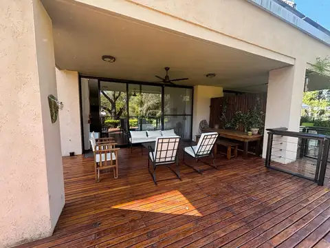 Los Robles VIllage